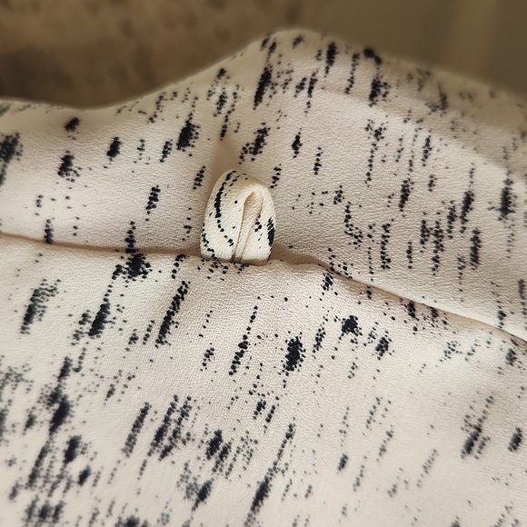 Lush Women's Cream/Black  V-Neck Trim Speckled Pattern Tunic Blouse Size S - Picture 7 of 15